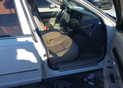 2011 Mercury Grand Marquis Ls (Fleet Only) z USA, uszkodzony, nr VIN 2MEBM7FV4BX604050